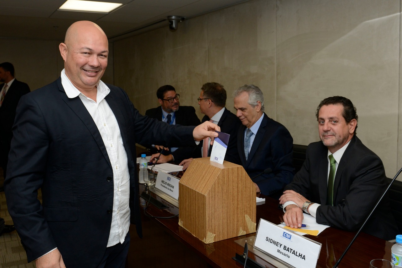 Robson Braga de Andrade é reeleito presidente da Confederação nacional da Indústria até 2022