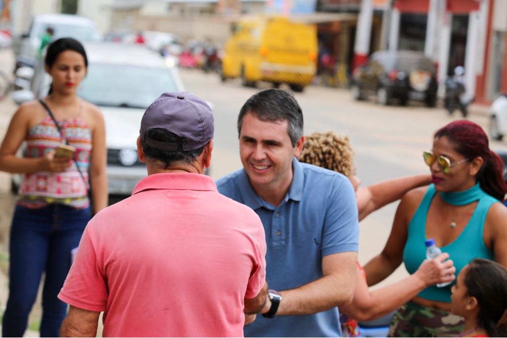Em Tarauacá, Marcus Alexandre participa de reuniões e visita bairro da Praia e comércio