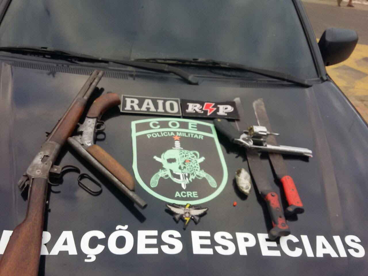 Após troca de tiros, Polícia Militar prende quatro pessoas com armas de fogo em Cruzeiro do Sul