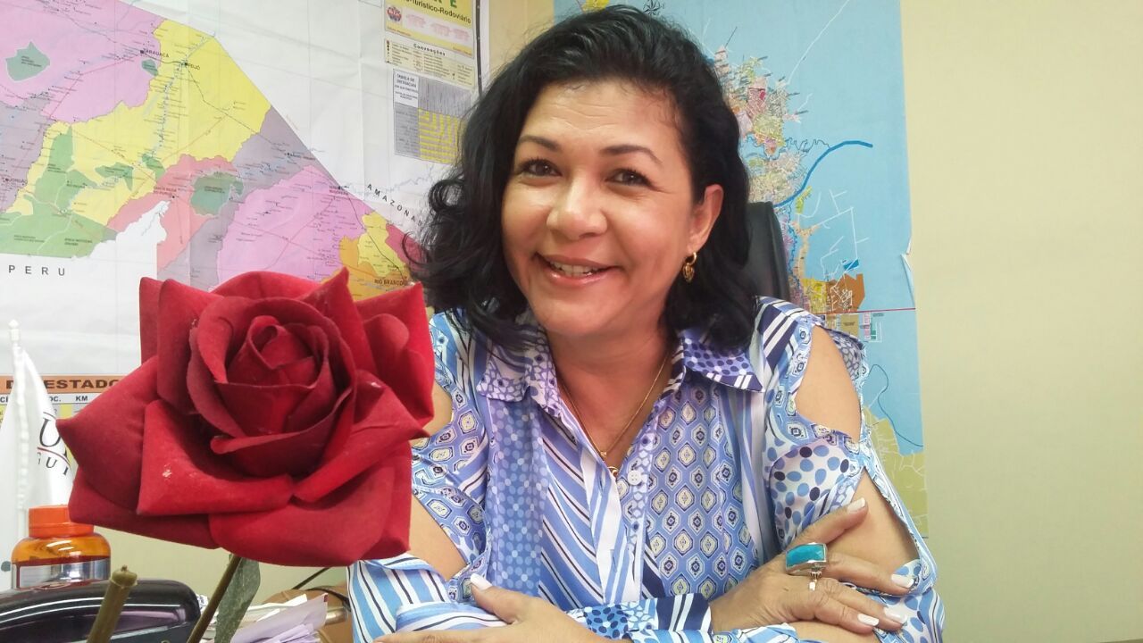 Eliane Sinhasique parabeniza acreanas pelo Dia das Mães: “Há força e coragem na mulher”