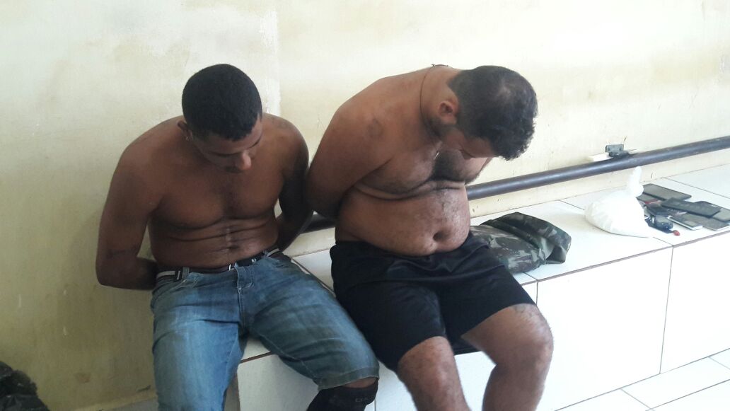 Após denuncia anônima, Bope prende dupla com arma, dinheiro e drogas no bairro Cadeia Velha