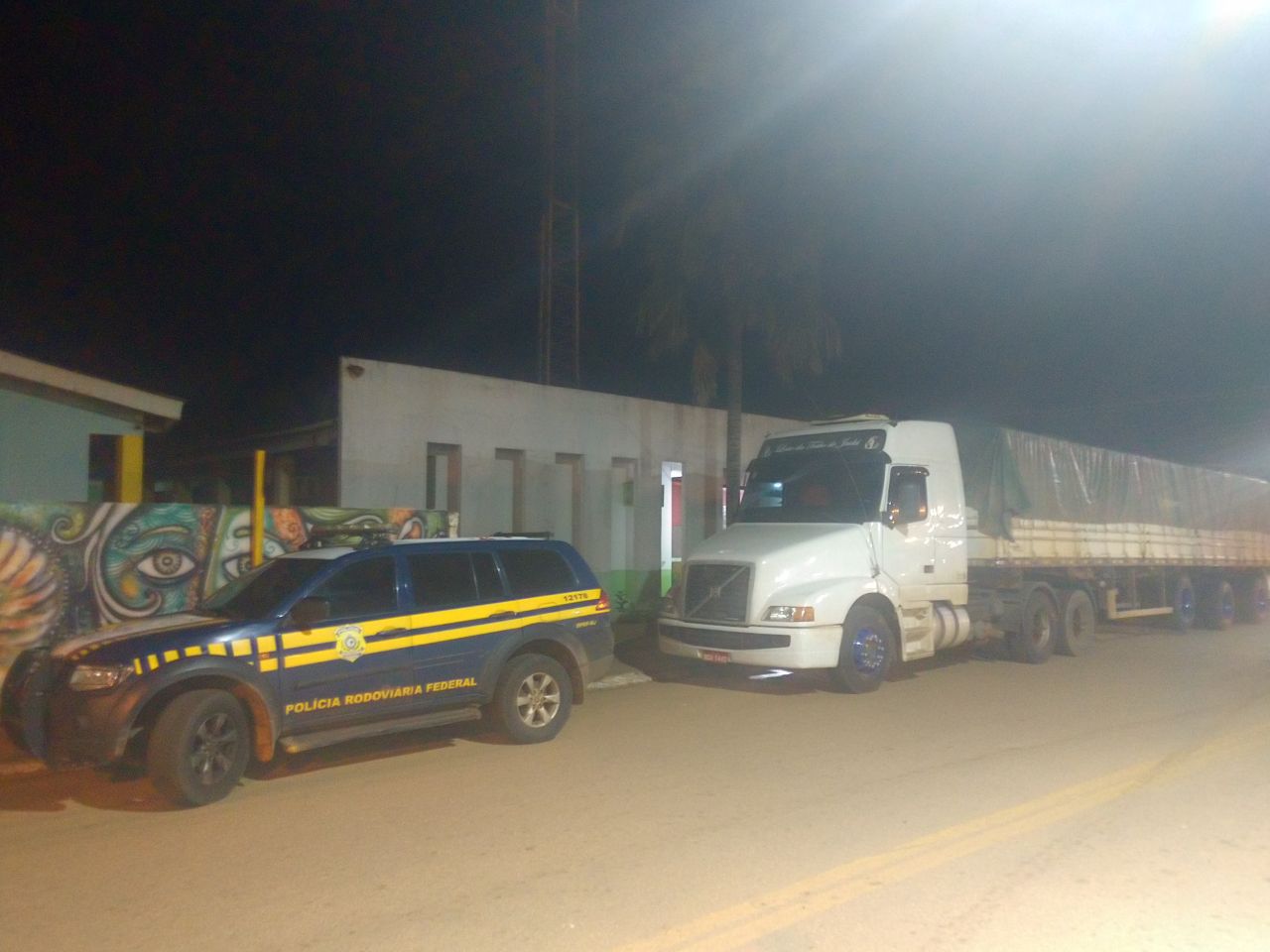 Em Xapuri, Polícia Rodoviária Federal prende homem contrabandeando pneus da Bolívia