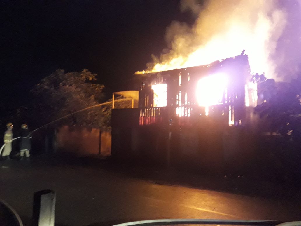Casa de reeducando é consumida pelo fogo no Taquari; suspeita é de incêndio criminoso