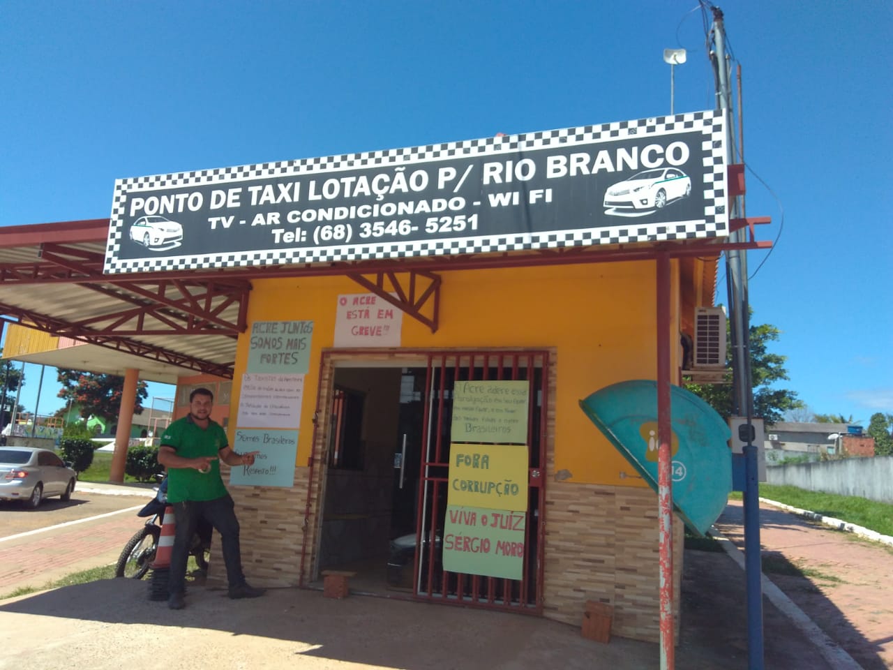 Taxistas e mototaxistas do Acre se unem em apoio à paralisação nacional dos caminhoneiros
