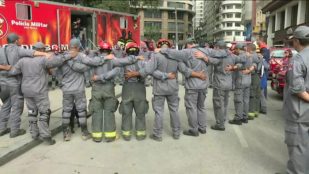 Bombeiros encerram buscas no prédio que desabou em São Paulo