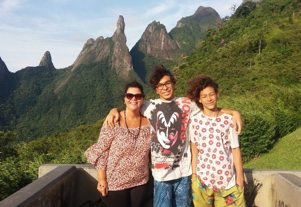 Psicóloga e professora, mãe fala sobre educar os filhos sozinha: “Encaro sem recuar”