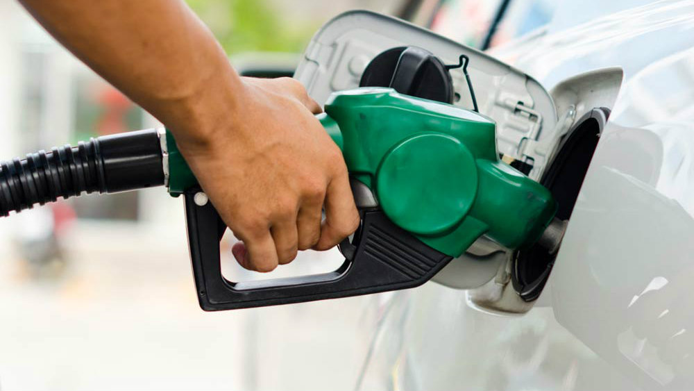 Após 5 altas, Petrobras anuncia redução do preço do diesel e da gasolina para quarta-feira