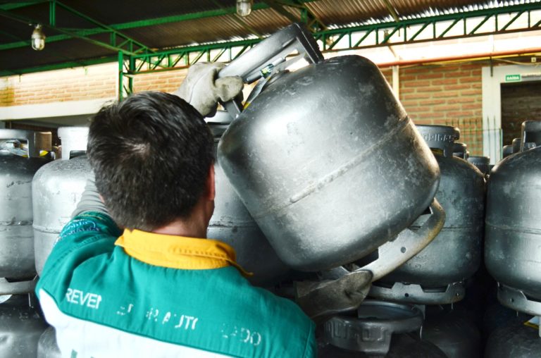 Gás de cozinha fica mais caro no país a partir de setembro; aumento é de 7%