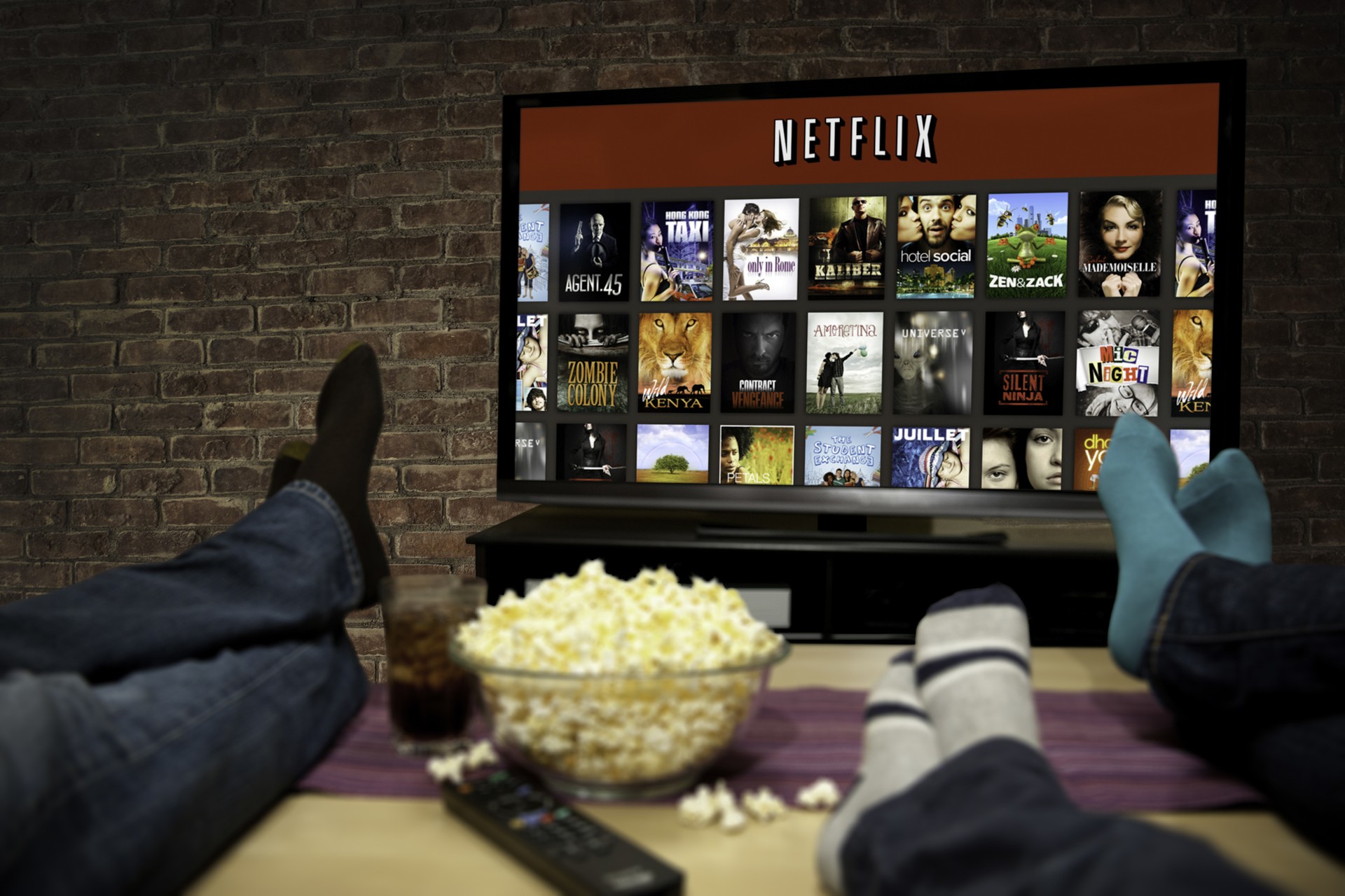 Vai curtir o fim de semana em casa? Confira dicas de filme e série nacionais
