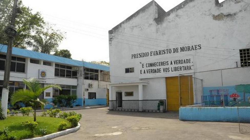 Oito detentos fazem buraco em telhado de cela e tentam fugir de presídio no interior do Acre