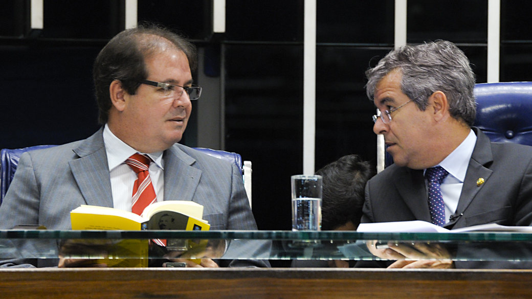 Jorge Viana culpa Gleisi Hoffmann por derrota dele nas urnas e esquece de bordão do irmão: ‘Lula Livre’