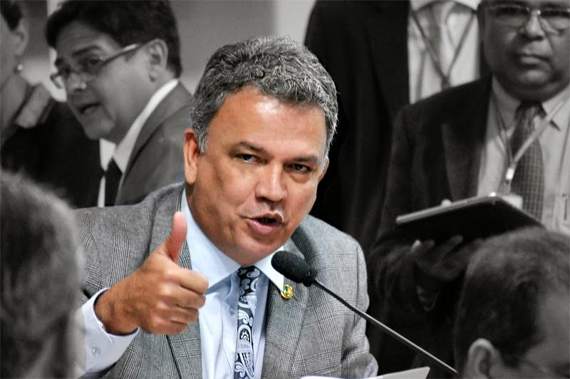 Petecão garante empenho de 3 milhões para investimentos em oito municípios do Acre