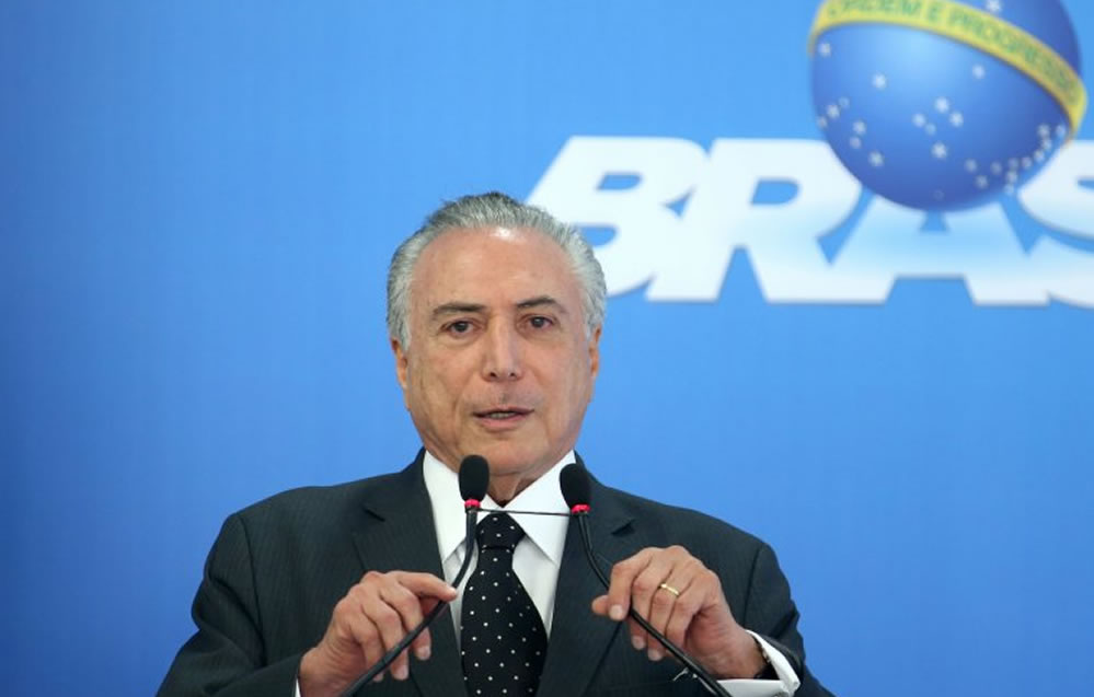 Temer sanciona lei da reoneração e edita MPs que reduzem R$ 0,46 no preço do litro do diesel