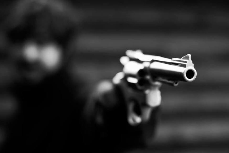 Jovem é baleado em frente de casa, no bairro Calafate; autores chegaram de motocicleta