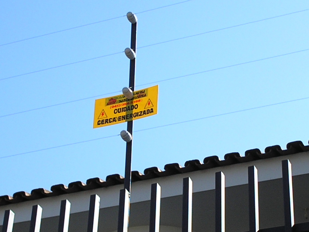 Preocupada com onda de violência, vice governadora do Acre manda instalar cerca elétrica no gabinete