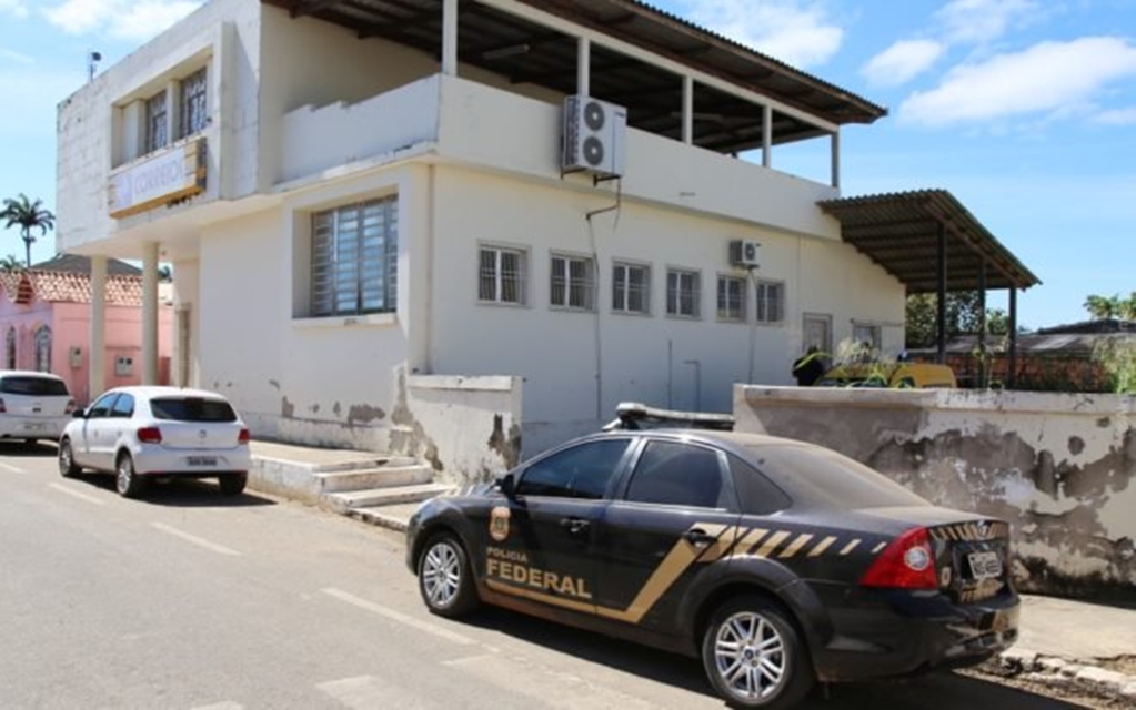 Ladrões usaram equipamentos pesados para abrir cofre de Correios em Brasiléia e levaram R$30 mil