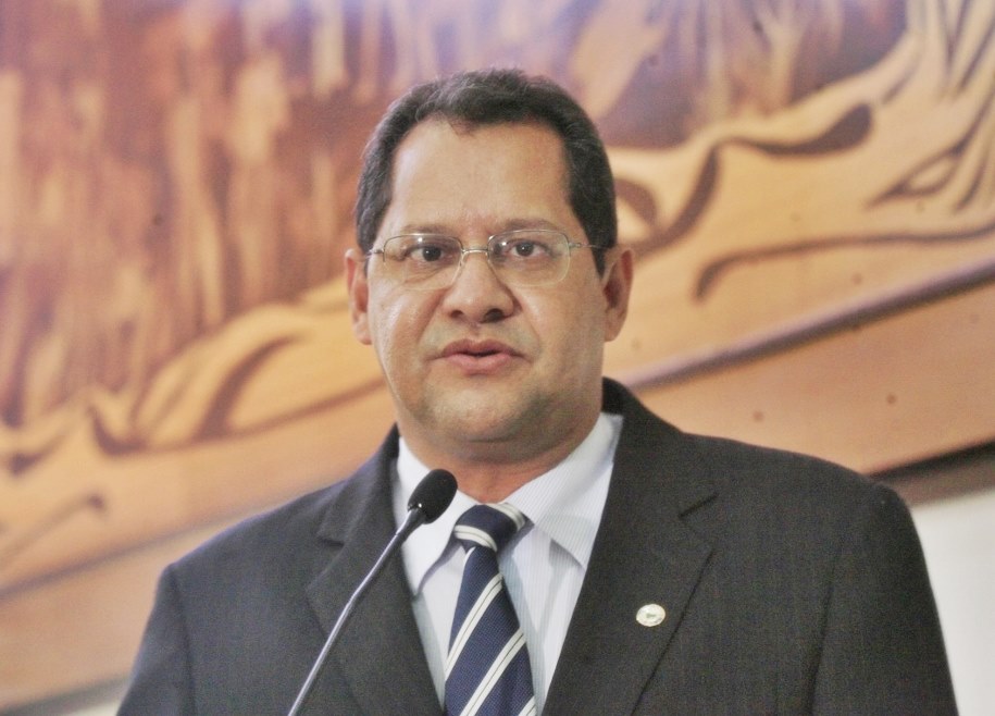 Eduardo Farias defende aumento da tarifa de ônibus e critica imprensa: “E se os ônibus parassem de rodar?”
