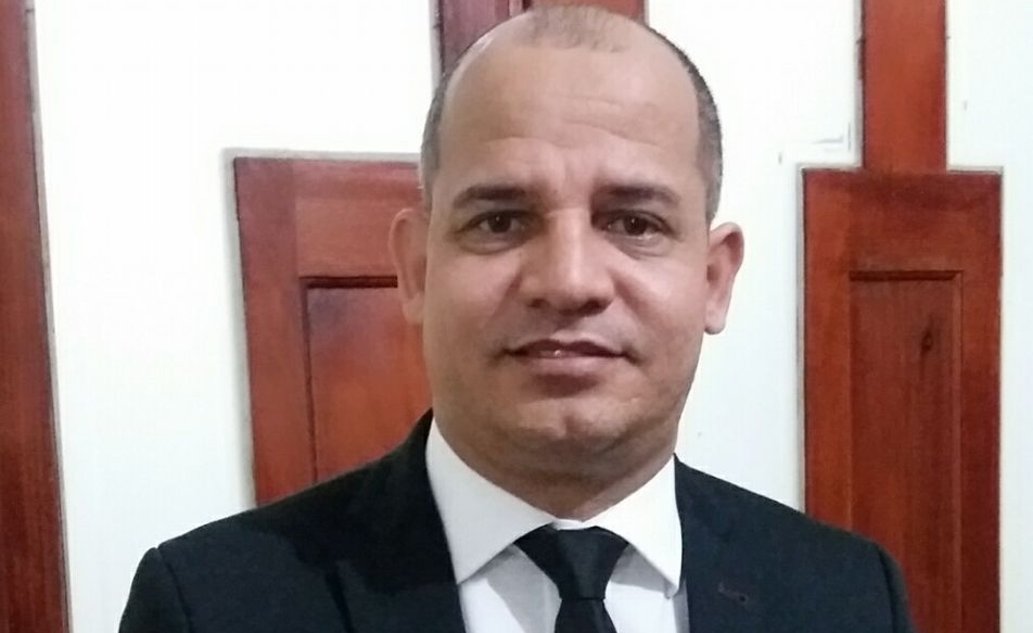 Vereador é levado para a delegacia após discussão com mulher no plenário da Câmara