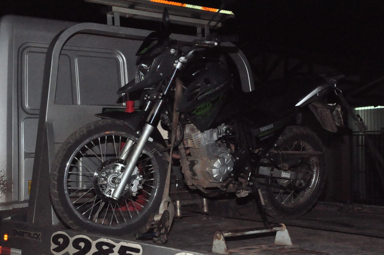 Mistério: bandidos roubam moto e uma hora após assalto abandonam veículo na mesma rua