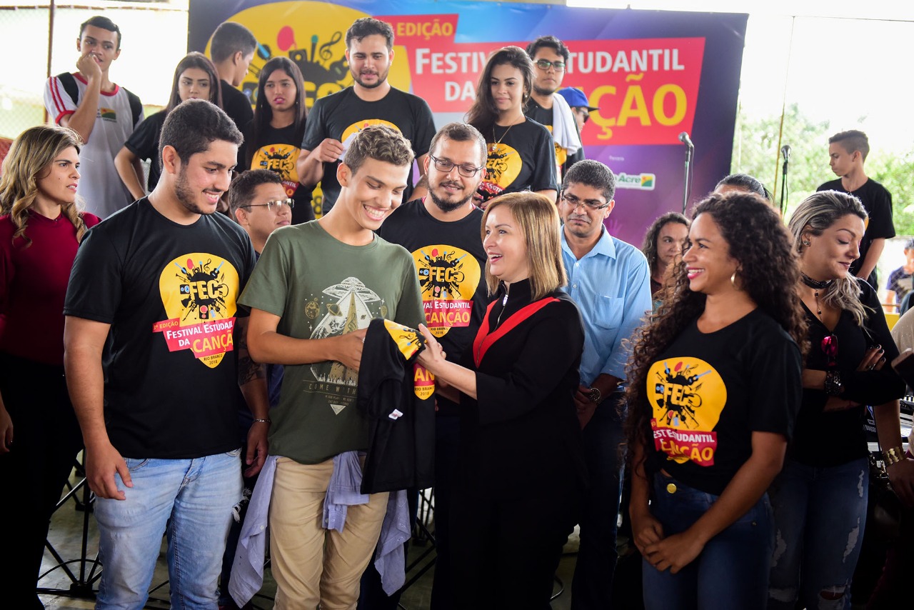 1ª etapa do Festival Estudantil da Canção 2018 leva talentos ao palco da Escola Leôncio de Carvalho