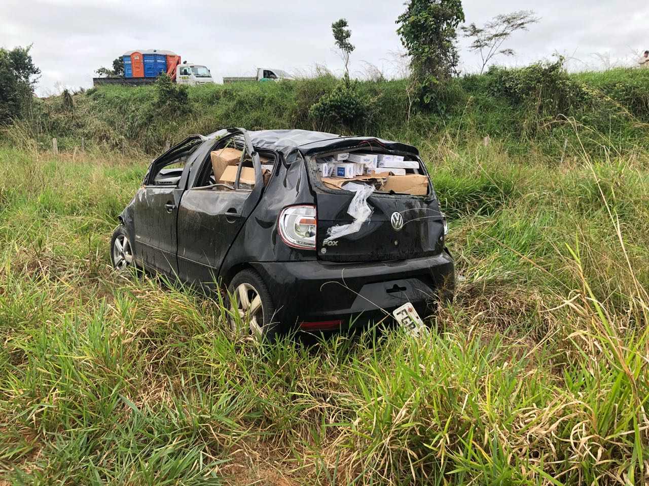 Durante perseguição policial, motorista capota carro e morre na BR-317