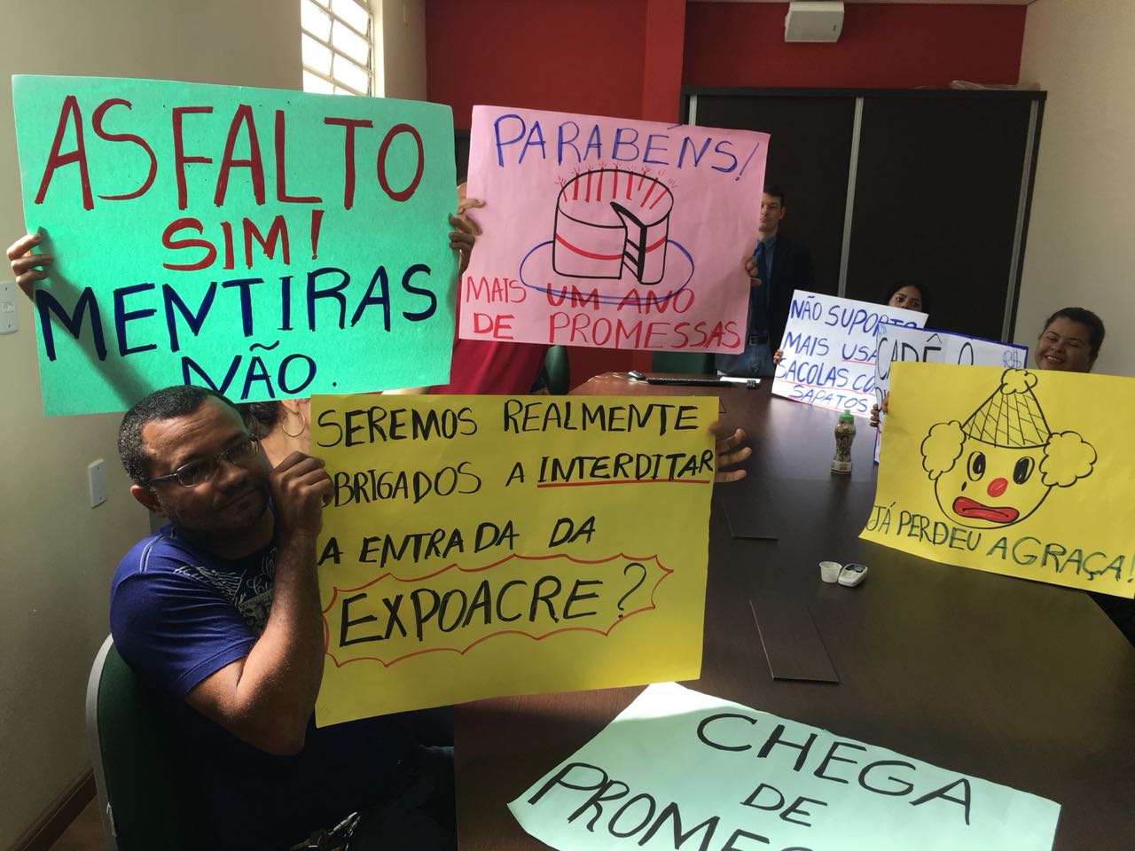 “Se não tiver saneamento, não terá Expoacre”, ameaçam moradores de loteamento da capital
