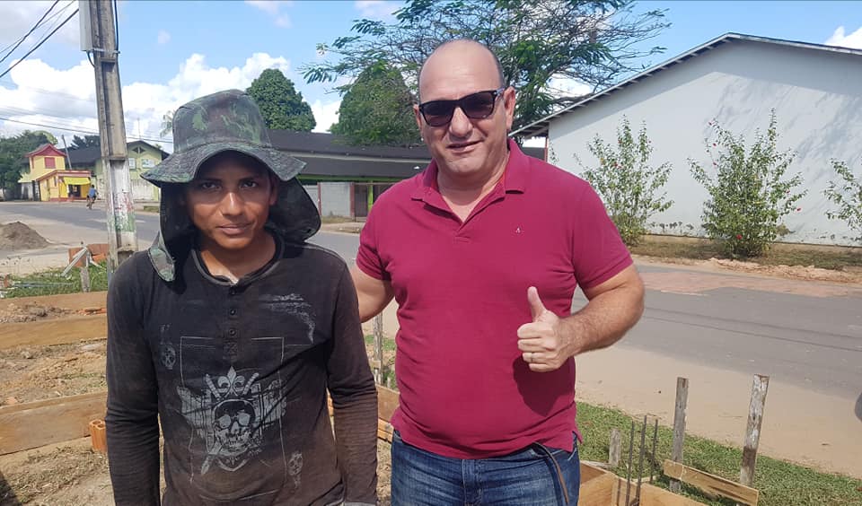 Radialista encontra “fantasma” que havia aparecido no cemitério de Tarauacá