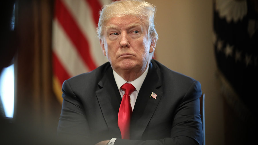 Trump diz que tem poder de conceder perdão a si mesmo, mas que não fez ‘nada de errado’