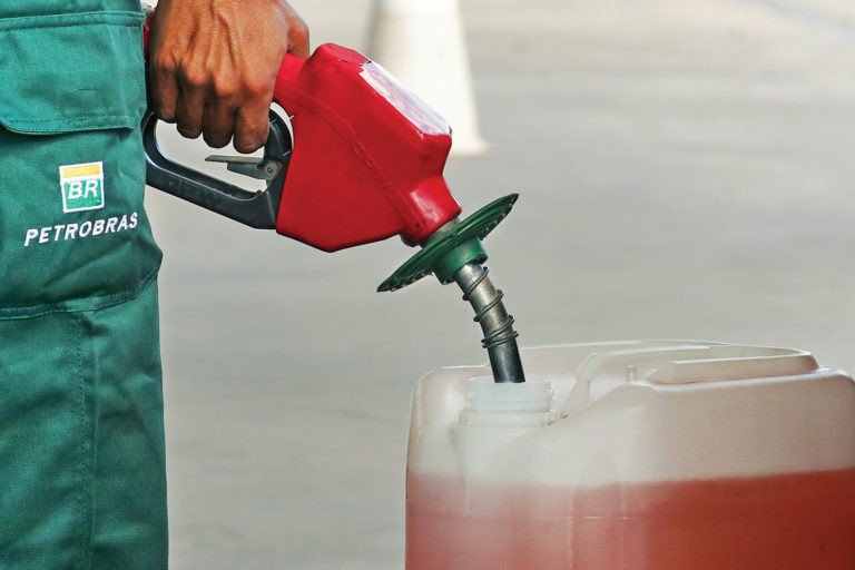 Gasolina fica mais cara a partir desta quarta-feira com o segundo reajuste no ano