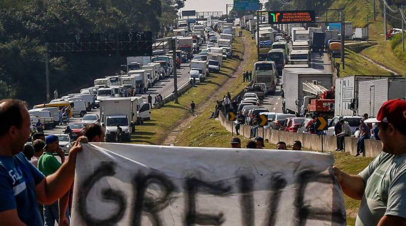 Greve de caminhoneiros amplia teto de gastos federais em R$ 14 bilhões