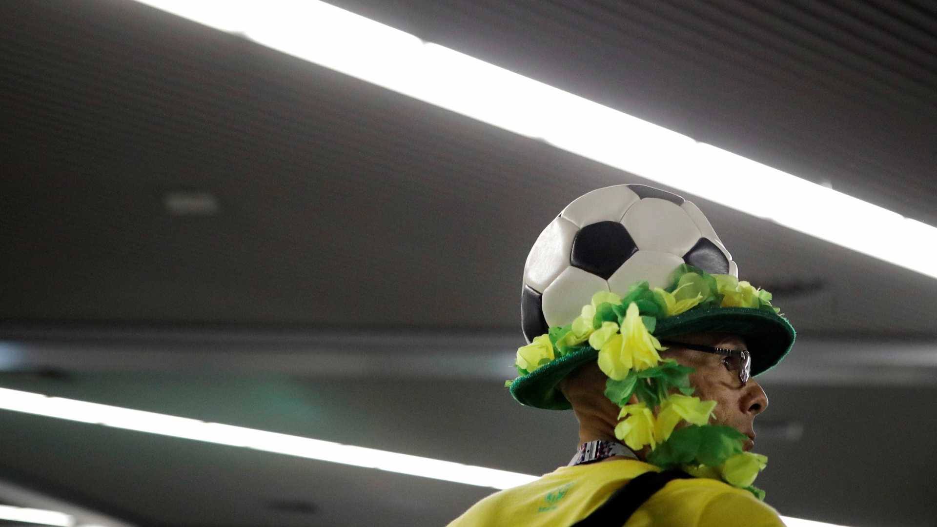 Torcedores brasileiros vendem muamba em Moscou para bancar viagem