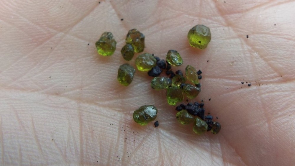 O que são os misteriosos cristais verdes encontrados após a erupção do vulcão Kilauea, no Havaí