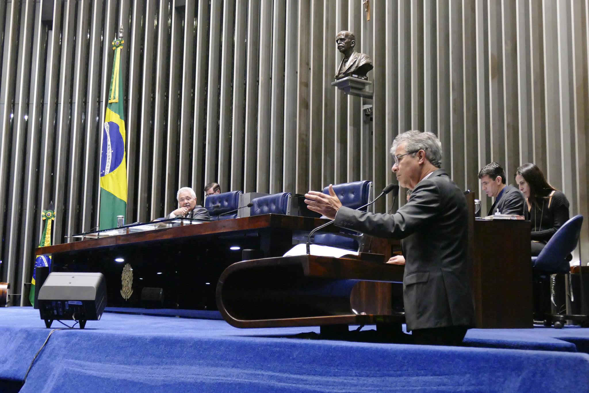 No senado, Jorge Viana propõe destinar R$ 1,15 bilhão para ciência e tecnologia