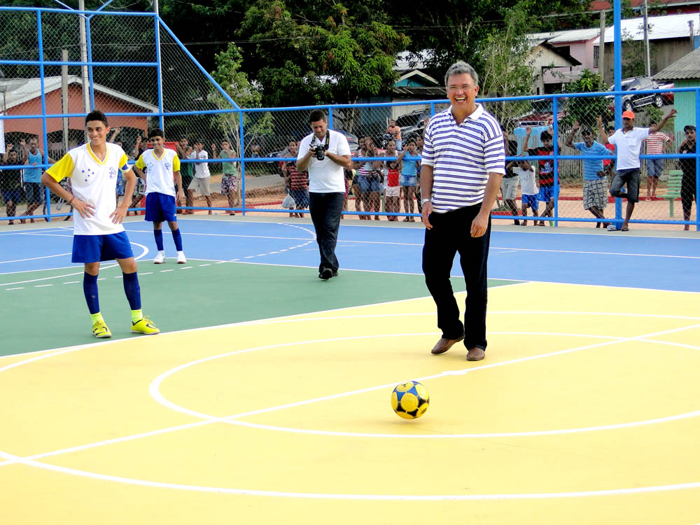 Petecão comemora assinatura de ordem de serviço para obras em Rio Branco