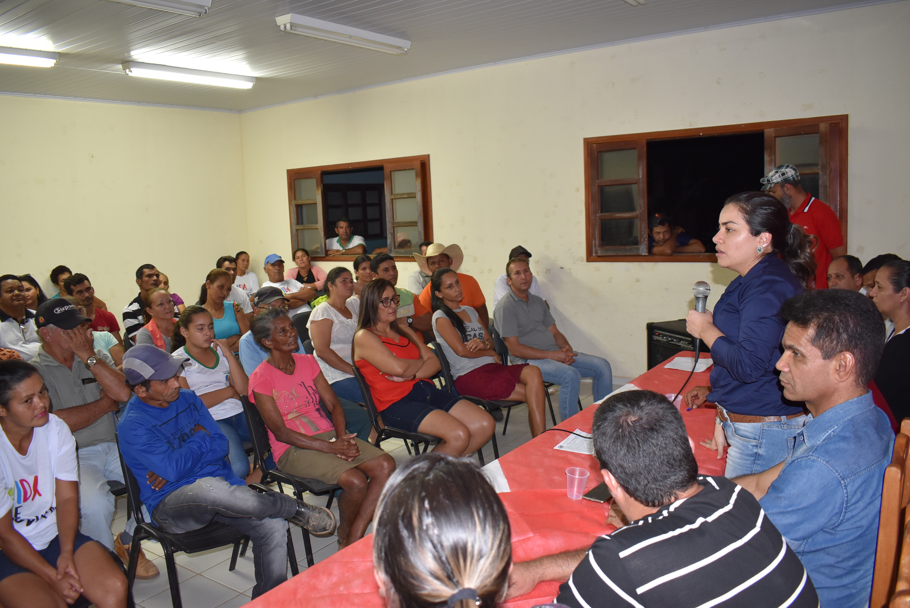 Prefeita Fernanda Hassem anuncia pacote de melhorias para agrovila do Km 26