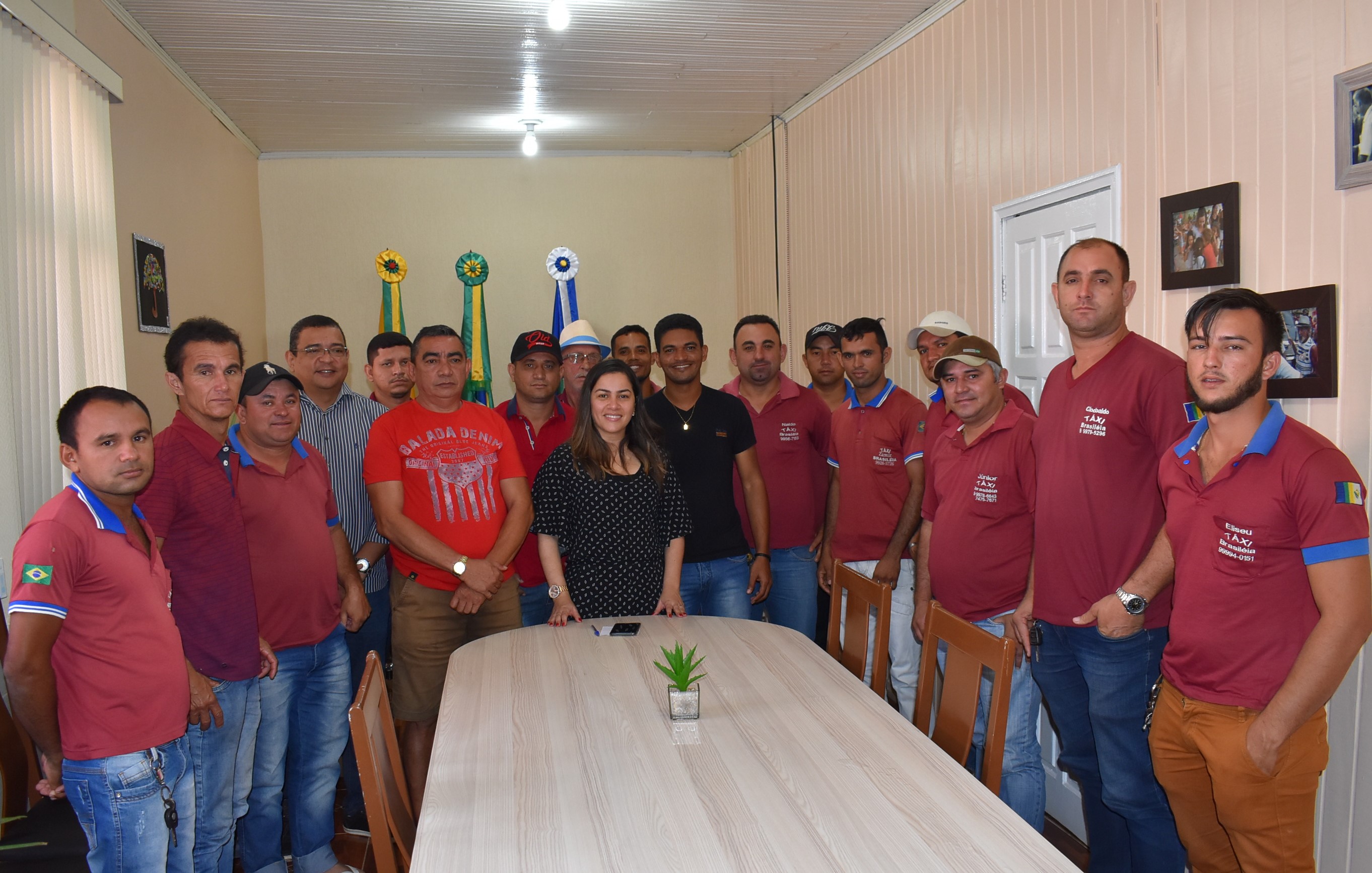 Prefeita Fernanda Hassem homenageia taxistas de Brasiléia e anuncia melhorias para a categoria