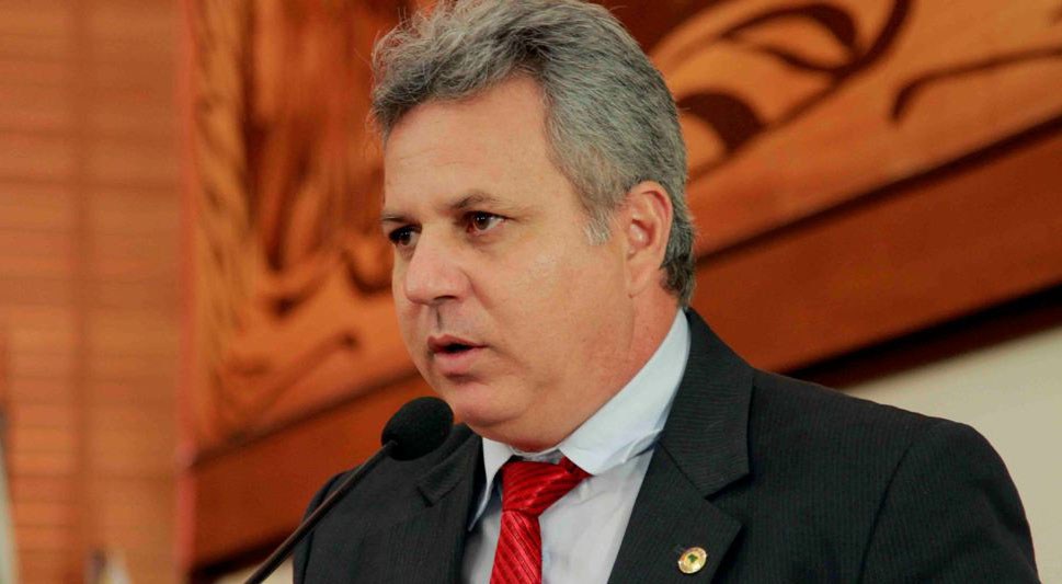 Lista de ex-gestores com contas reprovadas pelo TCE cita deputados estaduais e vereador do PT