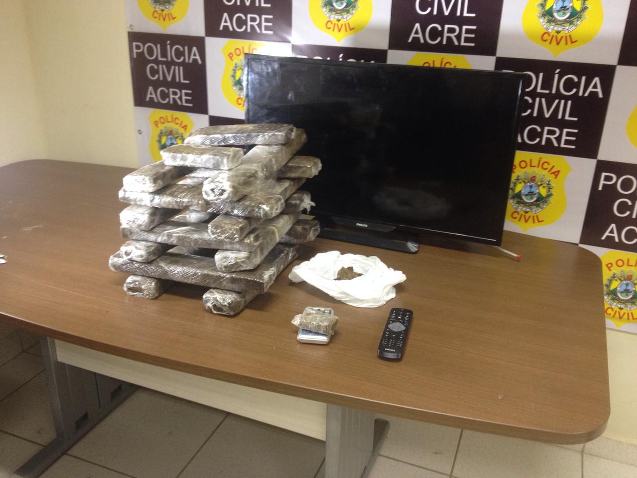 Polícia apreende 12 kg de maconha em residência no bairro Estação Experimental