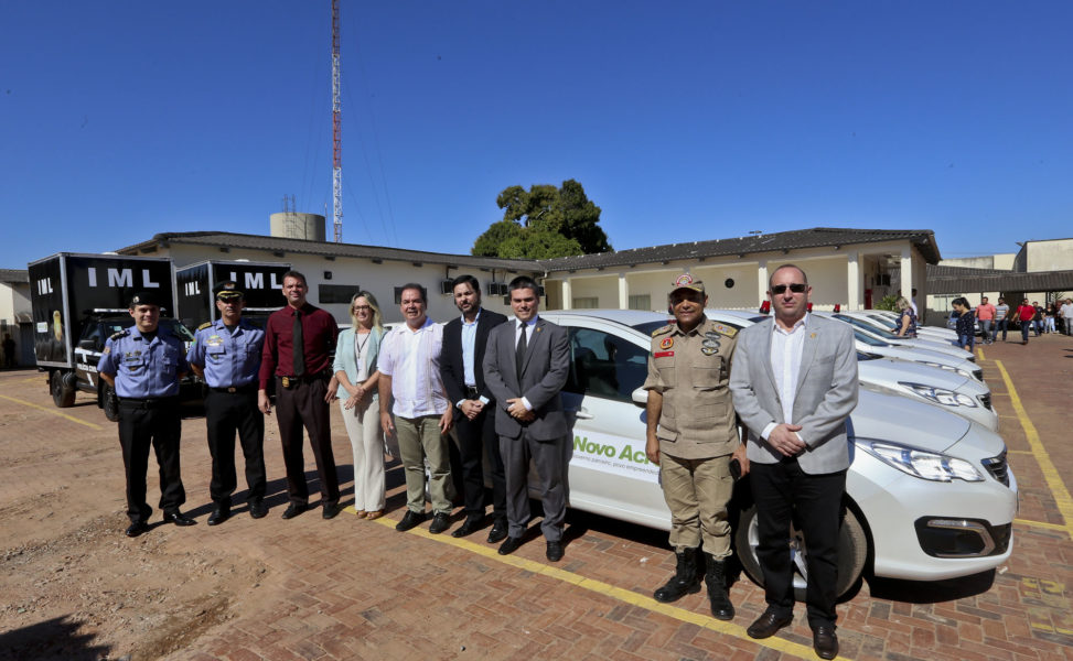 Para dar conta de tantas mortes, Tião compra mais dois carros para o IML no Acre