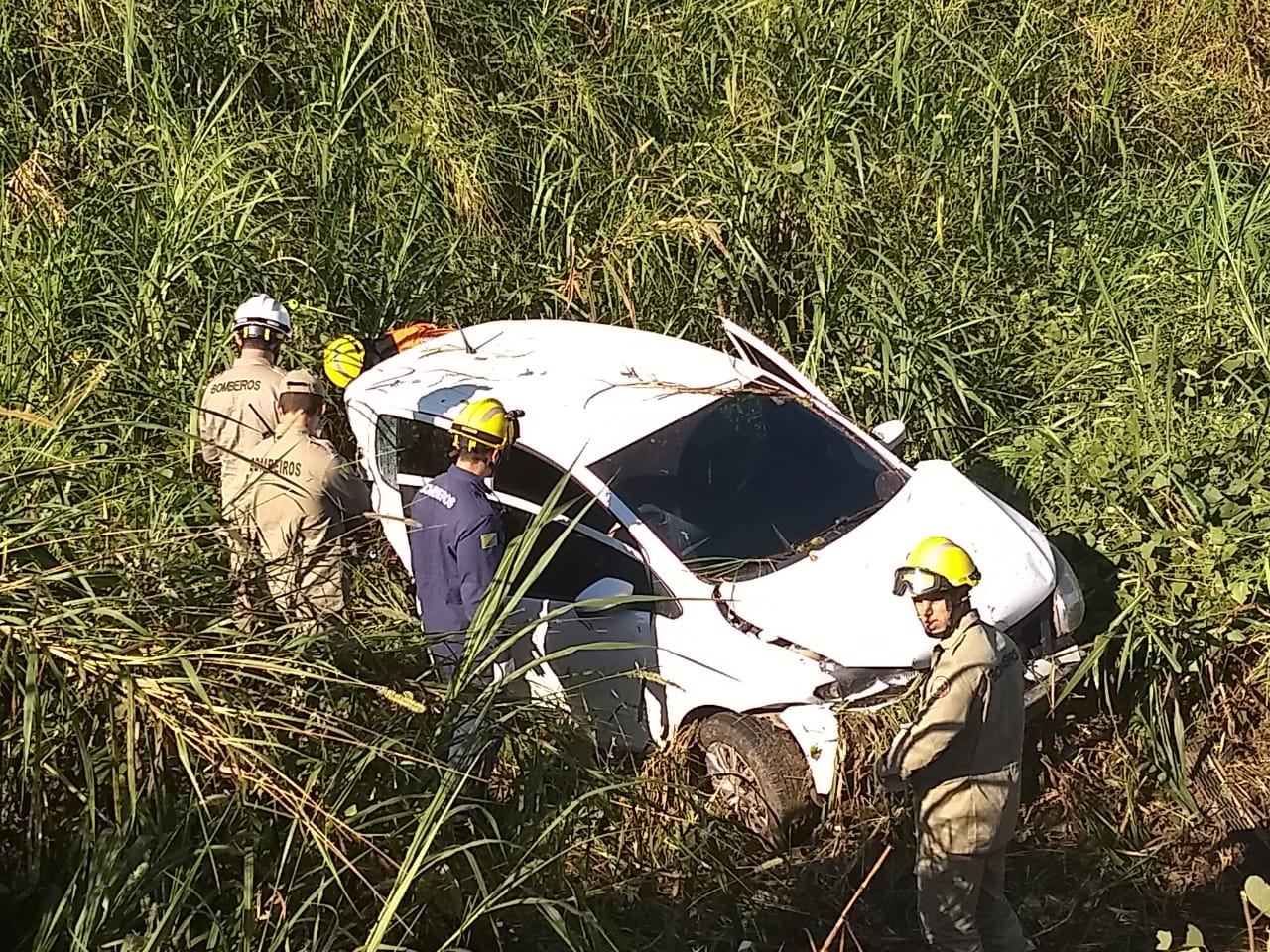 Mulher dorme ao volante e morre após bater na traseira de caminhão na BR-364