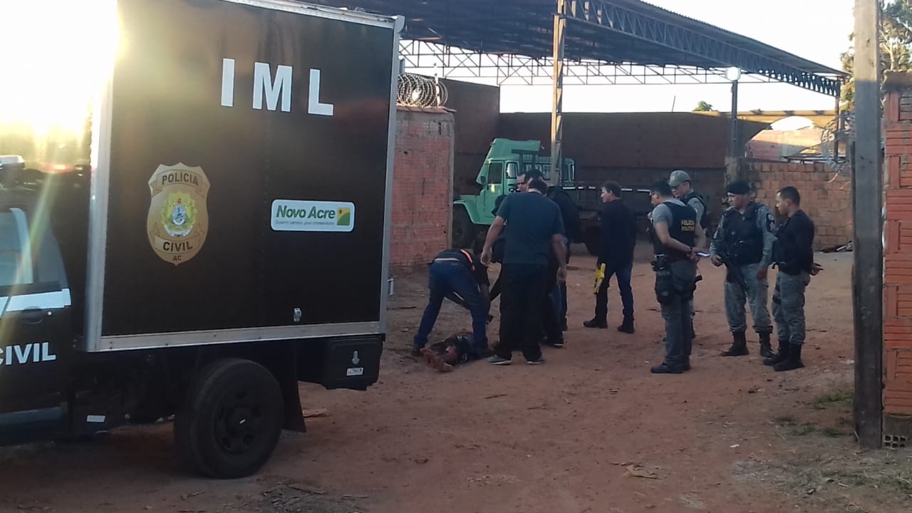 Dupla em moto faz mais uma vítima e mata homem a tiros na Baixada da Sobral