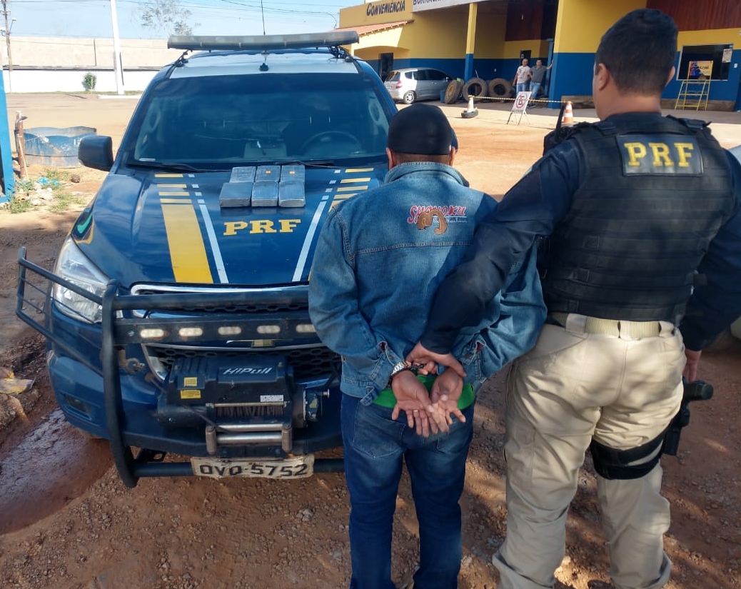 Taxista é preso pela Polícia Rodoviária Federal transportando 6,5kg de cocaína