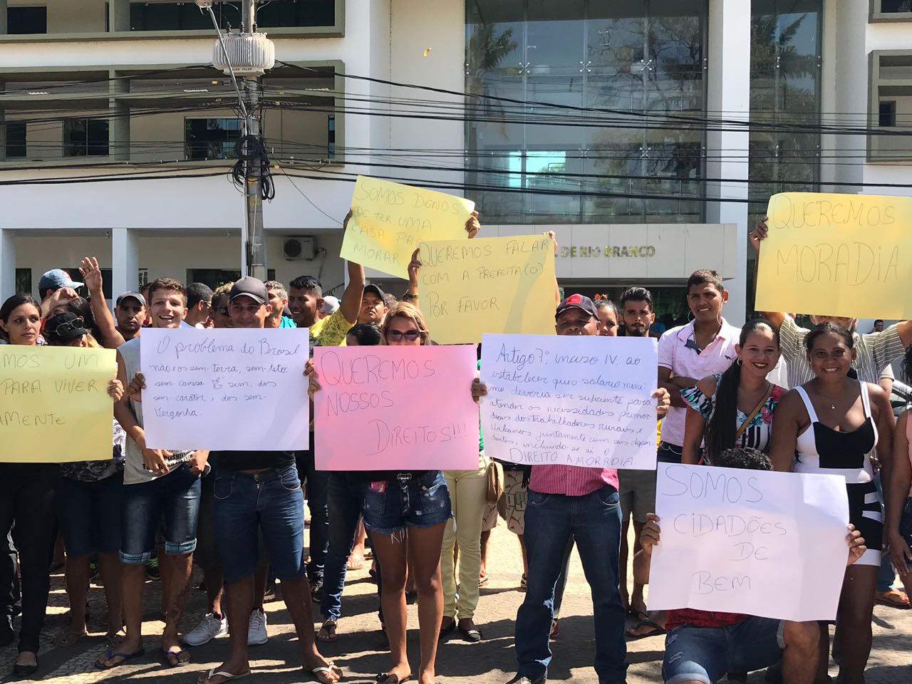 “Depois dos votos, se esquecem da gente”, diz mulher que foi expulsa de invasão no Joafra