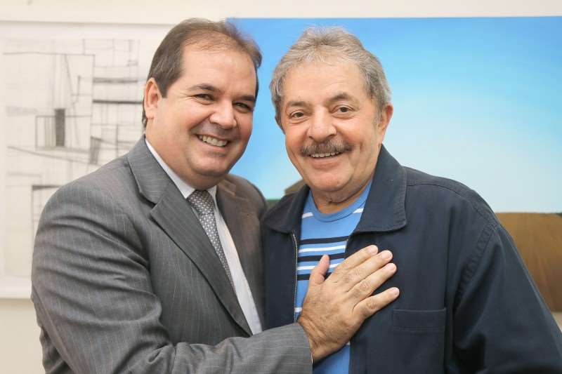 “Lula tá preso e você se livrou por pouco”, diz internauta após Tião Viana postar “Lula livre”