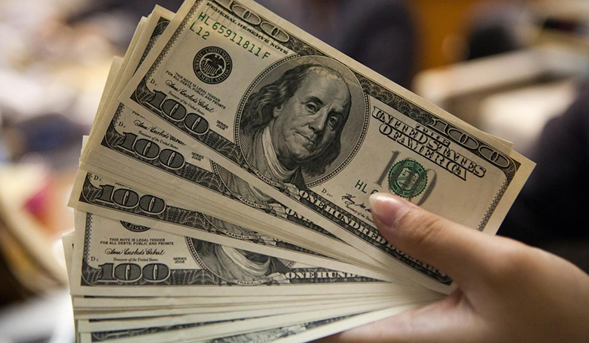 Dólar fecha em alta e passa os R$ 3,90 com piora do cenário externo