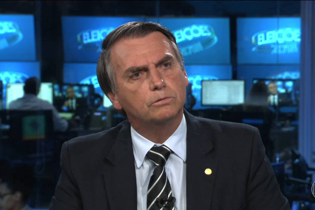 Livro exibido por Bolsonaro em entrevista nunca foi adotado pelo MEC, diz editora