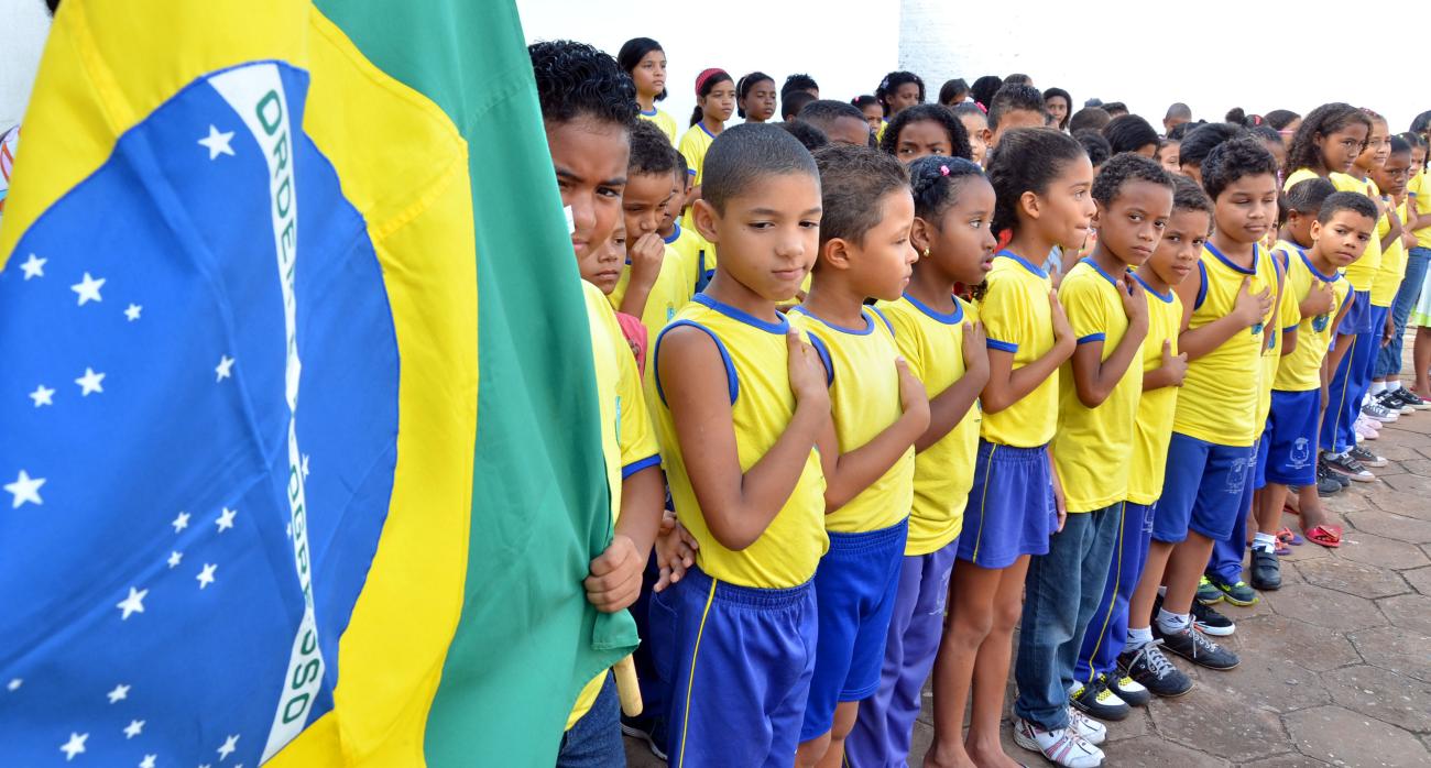 Execução dos hinos nacional e acreano se torna obrigatório em escolas municipais da Capital