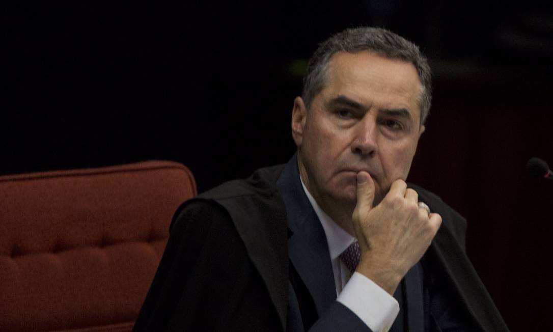 Após manter relatoria do registro de Lula, Barroso intima defesa de ex-presidente