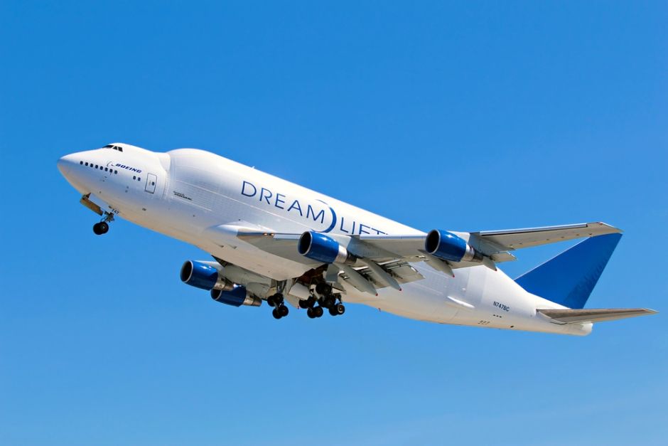 Avião que trouxe secretário de Defesa traz segredos nucleares dos EUA