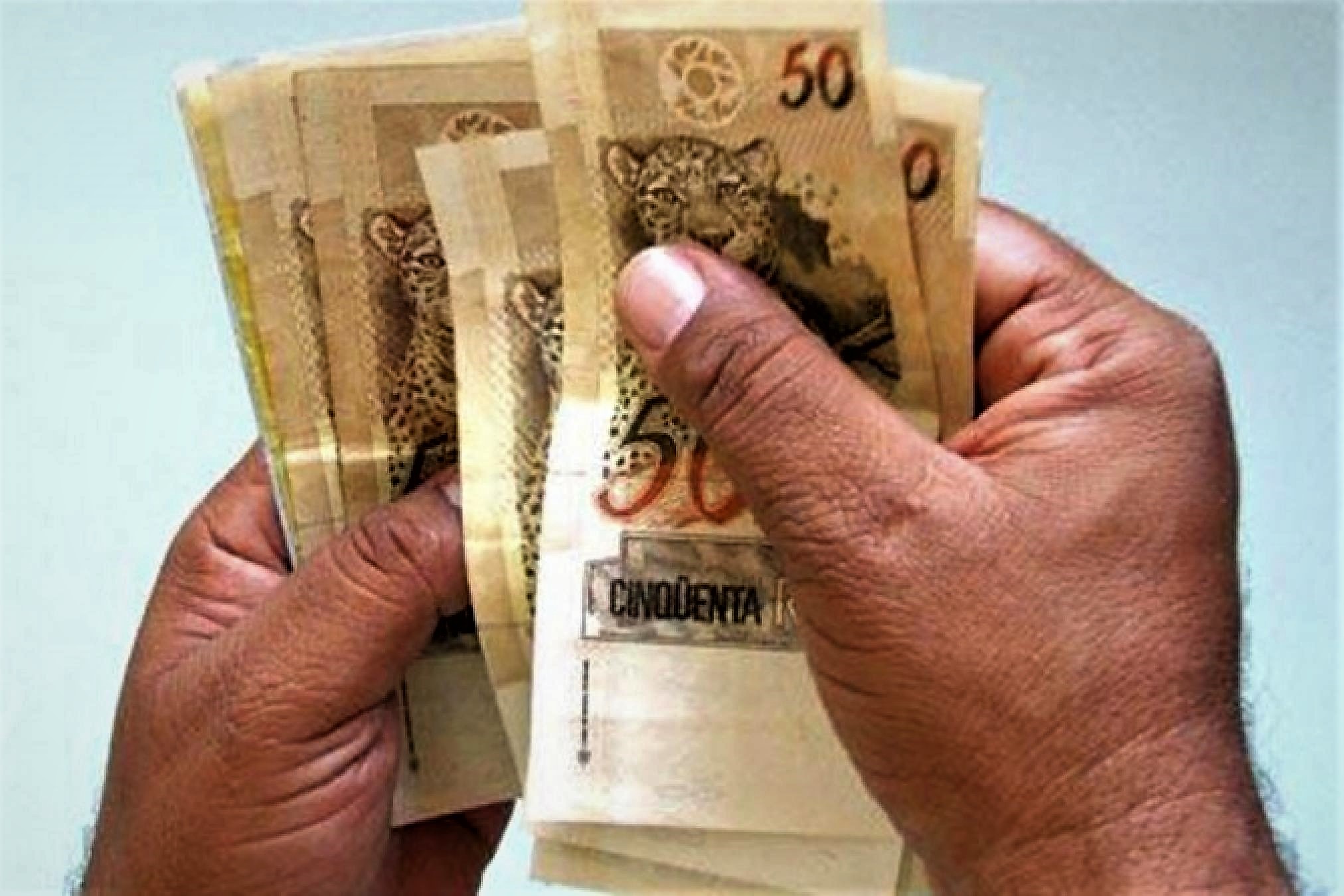 Idosos e deficientes de baixa renda que recebem salário do INSS podem ficar sem benefício